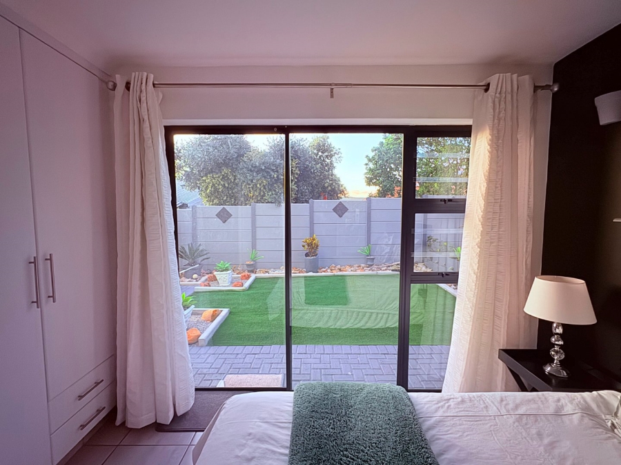 5 Bedroom Property for Sale in Reebok Western Cape